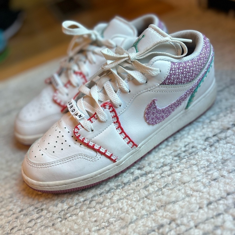 Nike Girls Jordan 1 Low Bordeaux Knit Youth Running Shoes - Picture 14 of 16